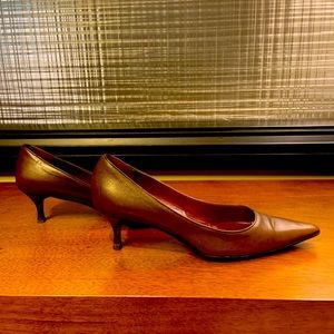 Gucci brown leather kitten heel pumps